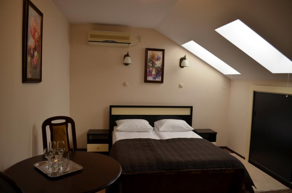 Vila Gardenia Hotel Oradea Exterior photo